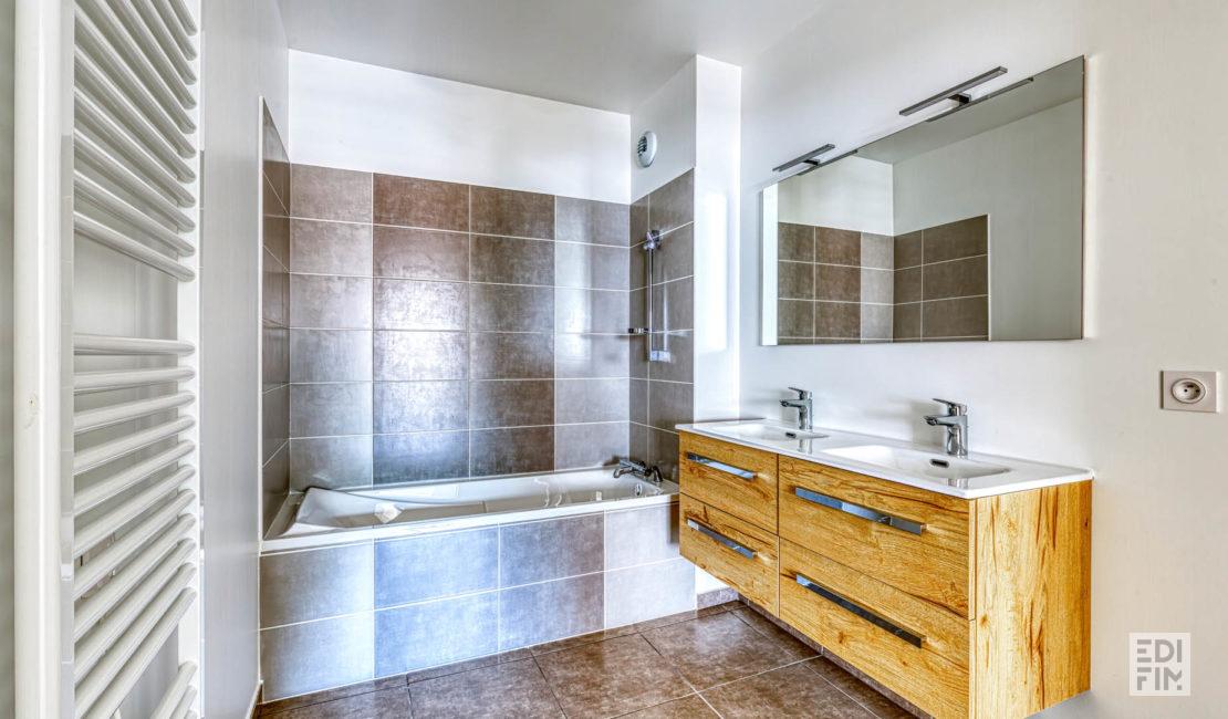 Salle de bains dans la résidence NOUVELLES SCÈNES à Saint-Alban-Leysse