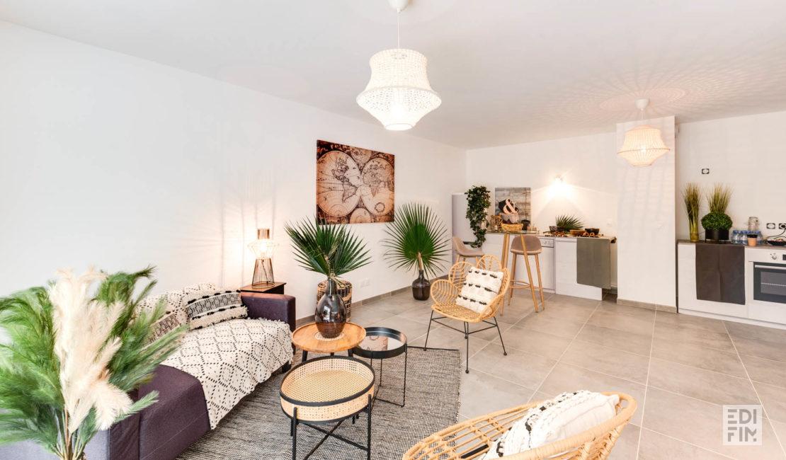Salon d'un appartement dans la résidence WOODPARK à Poisy