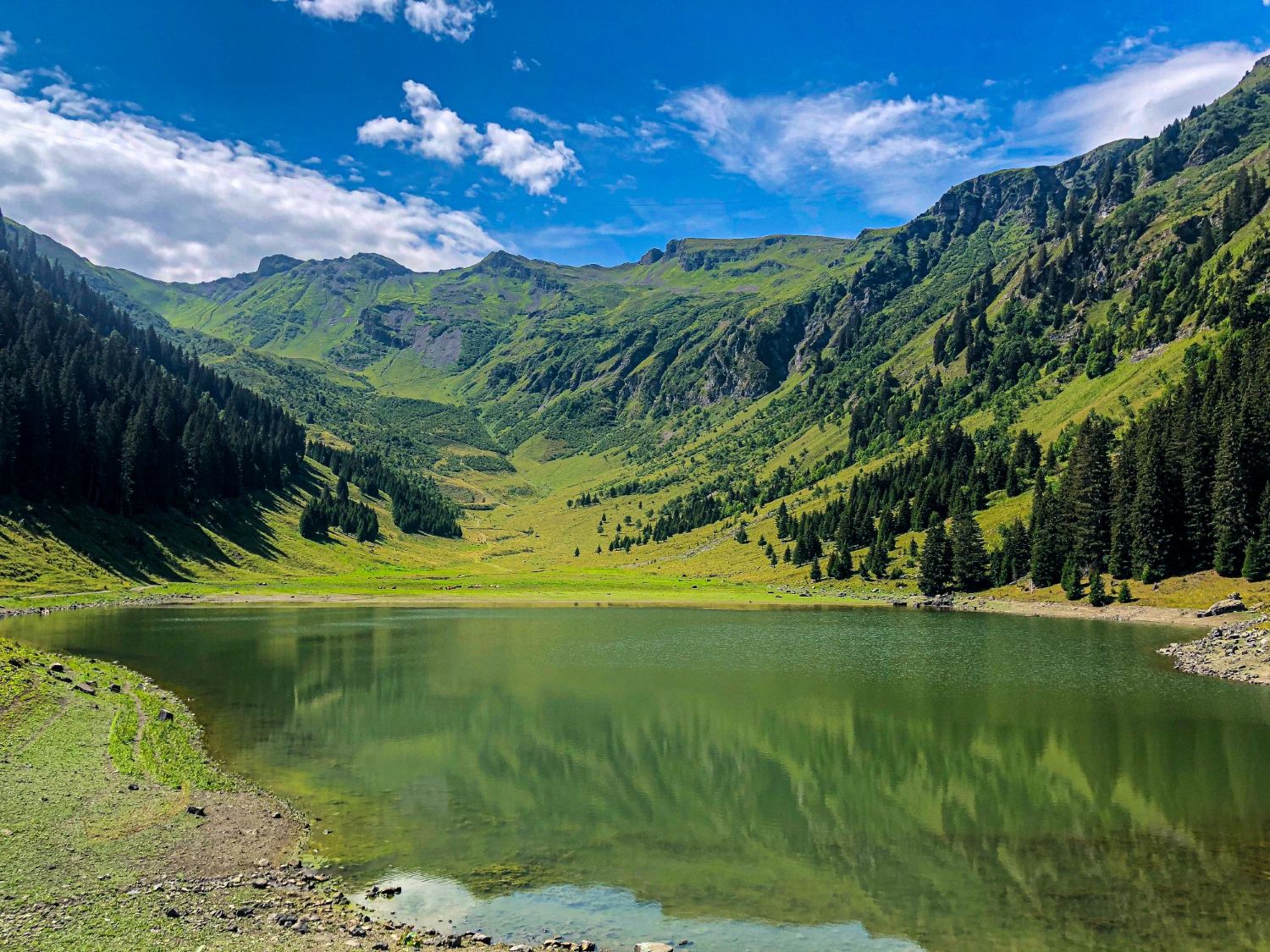 Lac de Gers à Samoëns en Haute-Savoie.