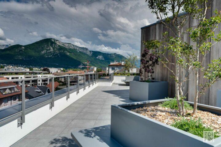 Terrasse partagée de la résidence L'INSOLITE à Annecy.
