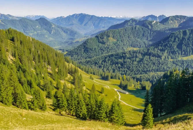 Le village d'Évires en Haute-Savoie, dans la commune de Fillière.
