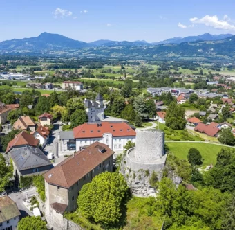 La ville de La Roche-sur-Foron en Haute-Savoie.