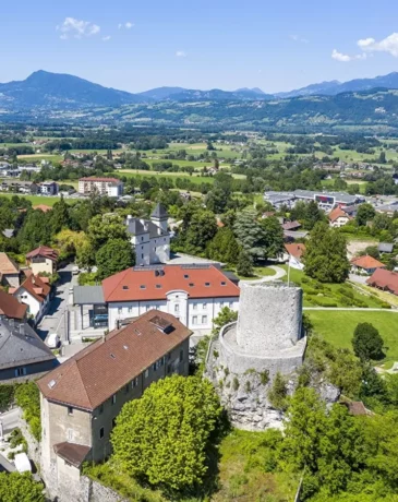 La ville de La Roche-sur-Foron en Haute-Savoie.